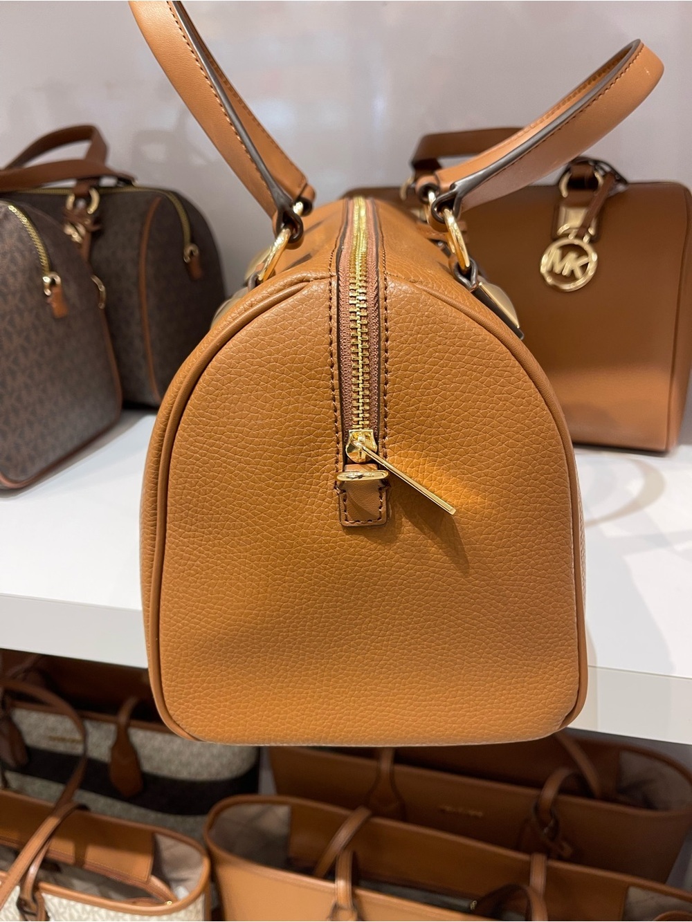MICHAEL KORS Grayson Medium Pebbled Leather Duffel Bag
Luggage
NWT - Picture 11 of 12